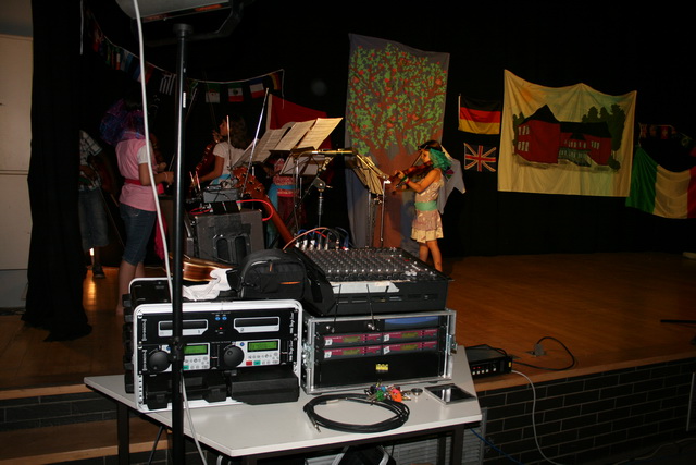 gal/2010/2010 Saitentwist Abschied Duererschule 9.7/2010 Saitentwist Duererschule Abschied 4.Kl. 9.Juli Im Coffee Cor 011.jpg